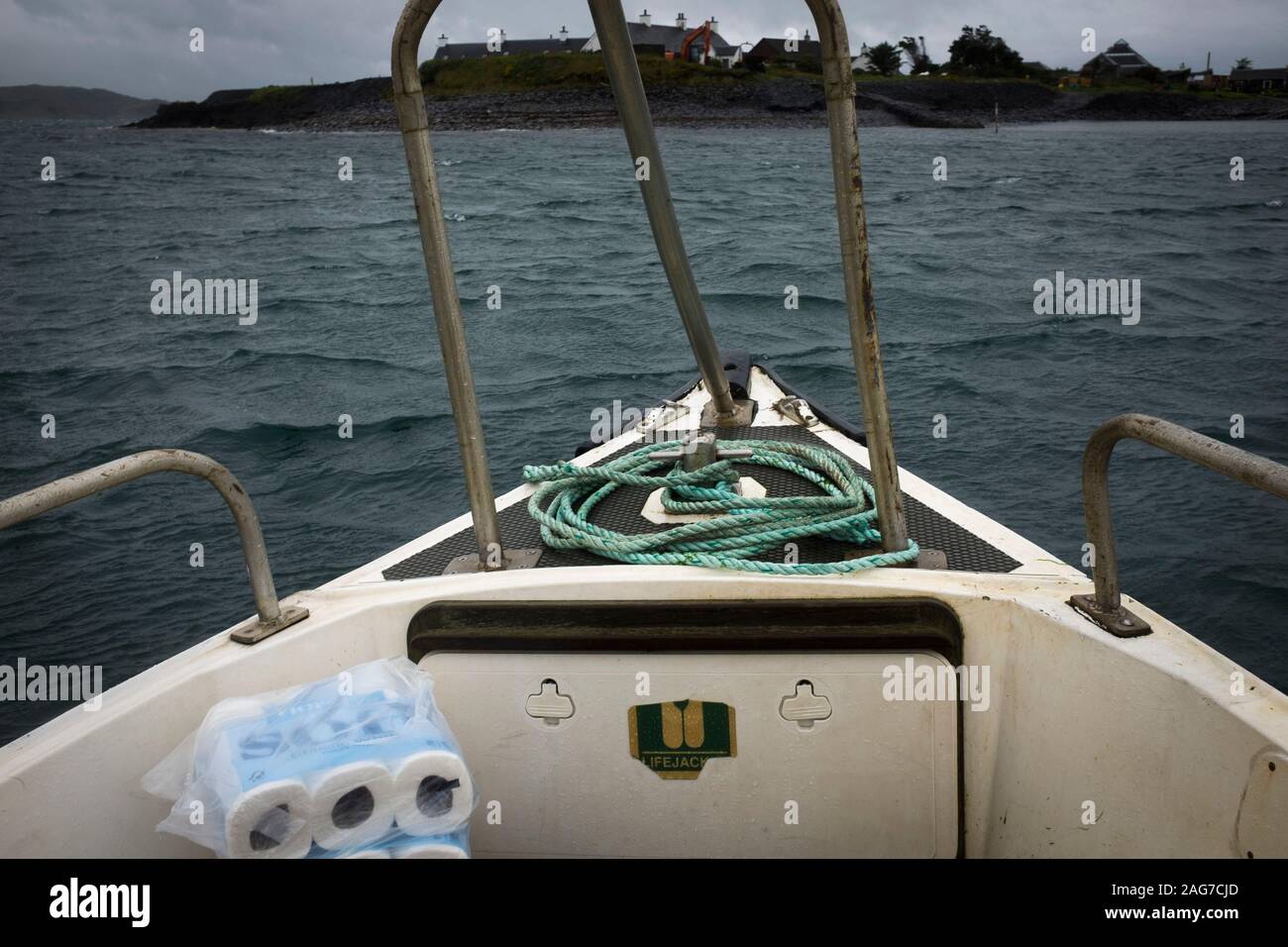 Easdale war Schottland's kleinste dauerhaft - Innere Hebriden Insel mit einer ständigen Bevölkerung von rund 60 Personen im Jahr 2019 bewohnt. Die Insel ist autofrei und die über die benachbarte Insel Seil von einem Passagier Fähre. Es war der Ort der jährlichen Welt Stein Skimming Weltmeisterschaften, die jedes Jahr im September in einem der überschwemmten ehemalige Steinbrüche auf der Insel abgehalten wurde. Stockfoto