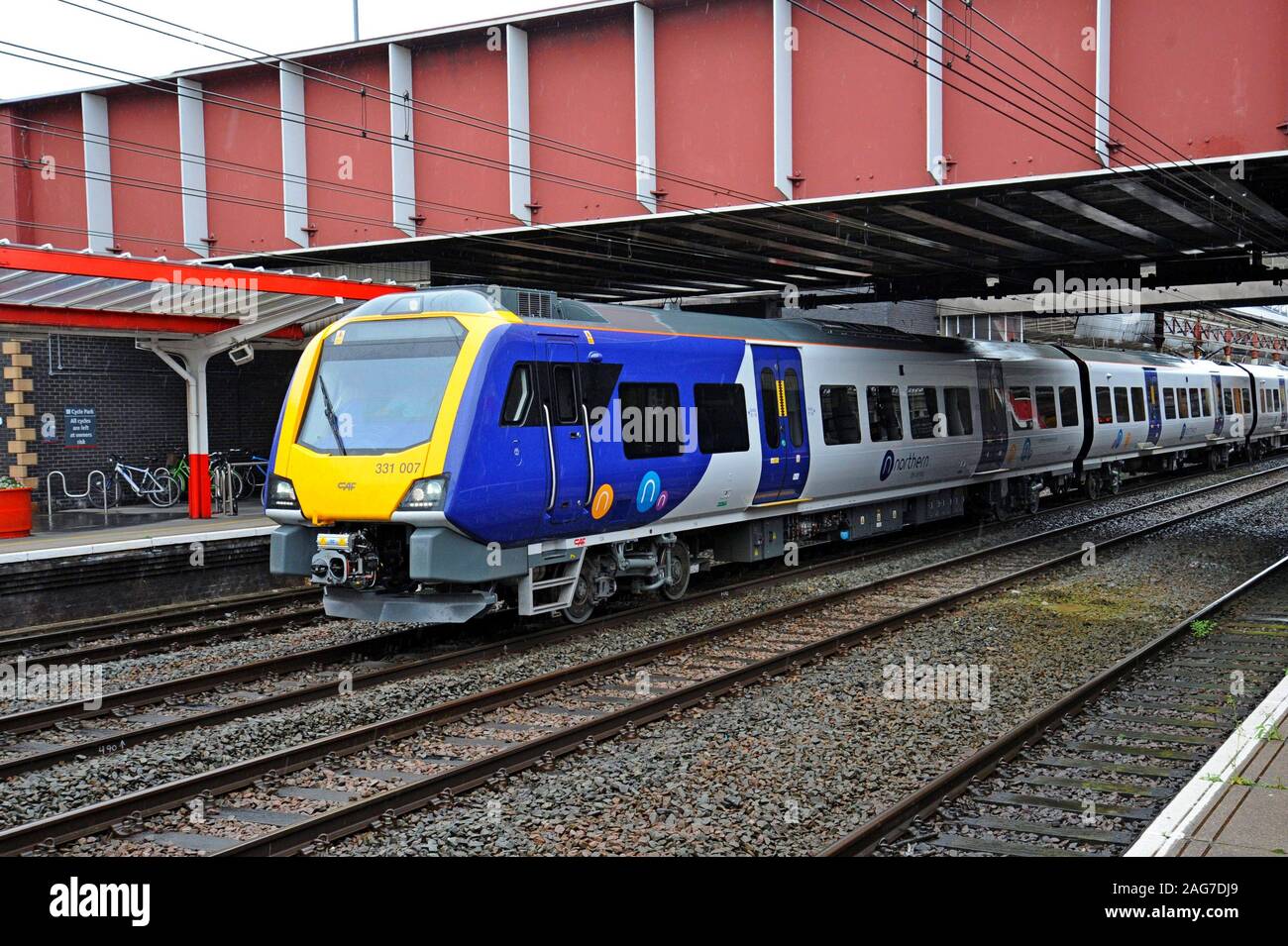 Eine neue CAF Civity 331 Klasse Elektrischer Triebzug in Crewe gesehen werden zu den Nördlichen Eisenbahnen vom Herstellerwerk in Llanwern geliefert Stockfoto