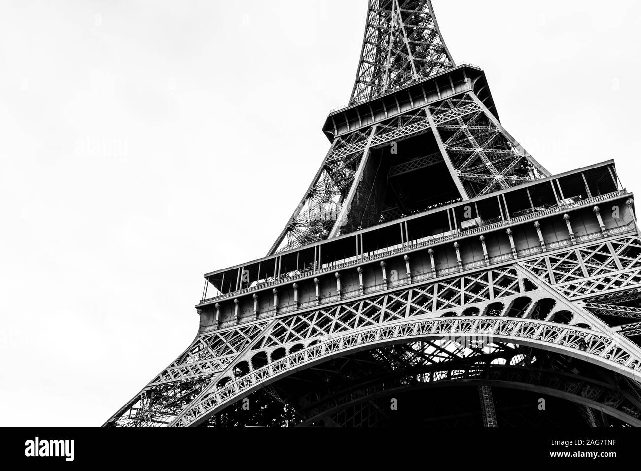 Der berühmte Eiffelturm in Schwarzweiß in Paris, Frankreich Stockfoto