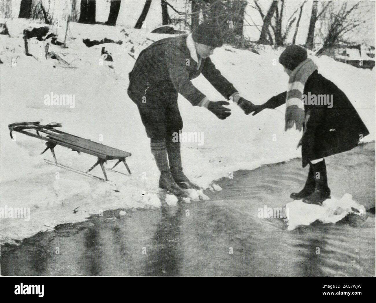 . Die Kodak Verkäufer. d müsstet gesehen, dass andArthur wurde trugen alle Ausprobieren toget ihm einige Sistem in hiswork zu setzen. Jeder Körper wurde aus stepbut Arthur und das war Natur 1 genug, weil Sie marchinfralong zu einem Sousa März war und er wasreversing zu einem langsamen wartet. Eine dayArthur entschied zu gehen theywas Bettler Chancen für Himand Ii wdiere ging hinab in den Zug an, ihn oft. In der Tat ich alles, Abend, weil shadowedhim hewasnt gehen, zug ifI zu verpassen könnte helji. Eine Oftered betterfield für Arthur an der. Therewas mehr Menschen für ihn Buck zu passthe zu. Ein fella kann die Stockfoto