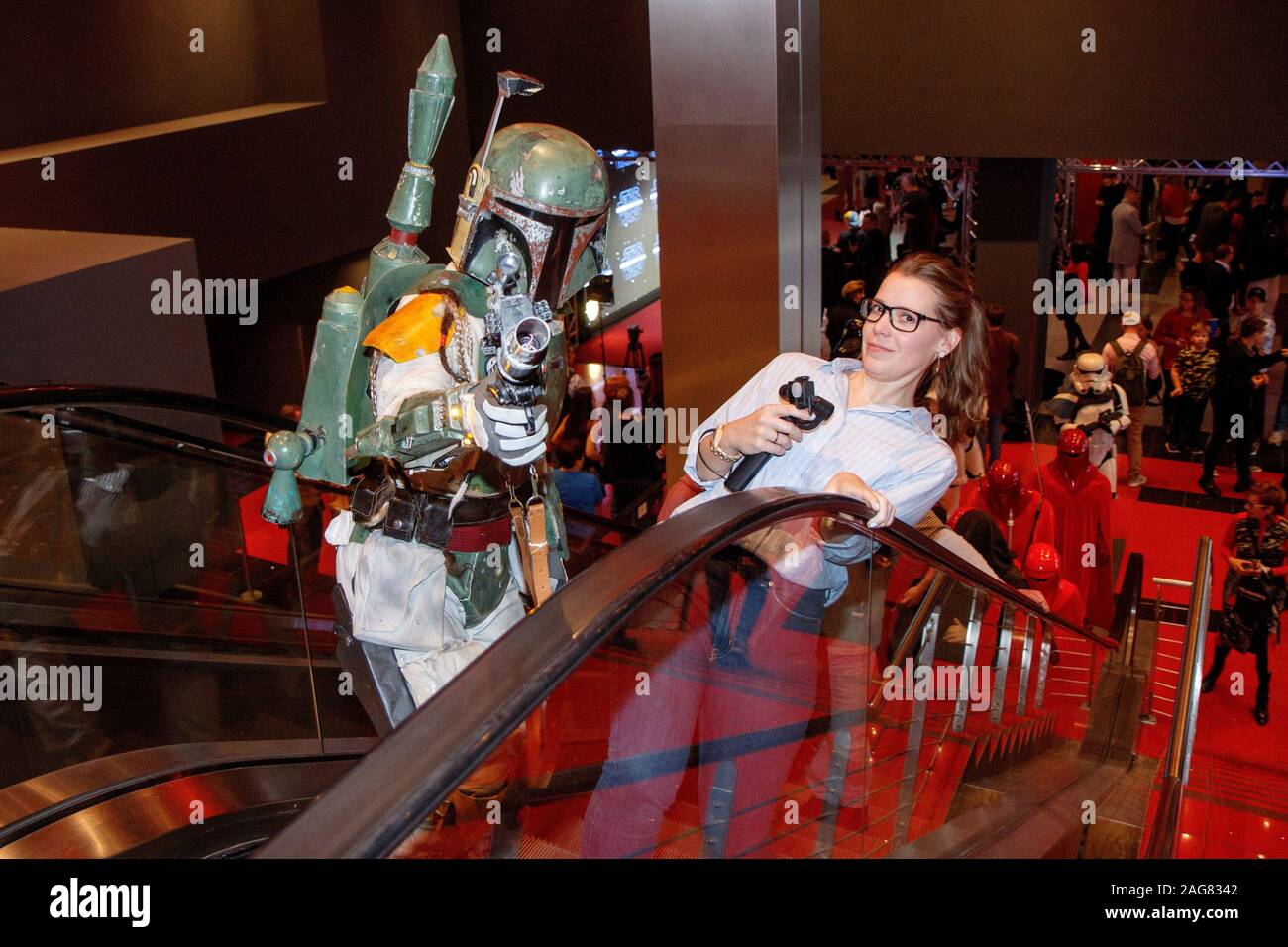 Budapest, Ungarn. 17 Dez, 2019. Menschen nehmen an einem VIP-Screening von 'Star Wars: Der Aufstieg der Skywalker' in Budapest, Ungarn, Dez. 17, 2019. Credit: Attila Volgyi/Xinhua/Alamy leben Nachrichten Stockfoto