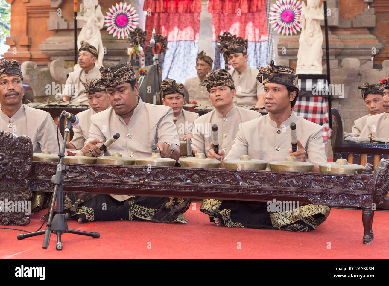 Kerawitan klassischen Musik durch Gong Luang, Badung Regency, Angsoka offene Bühne, 2015 Bali Art Festival, Denpasar, Bali, Indonesien Stockfoto