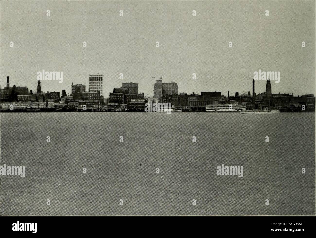 . Lake Superior Meerblick. Wir haben ein herrliches Segeln die St. Marys River 24 Canada Steamship Lines, begrenzt. Bald Detroit selbst kommt in den Blick Stockfoto