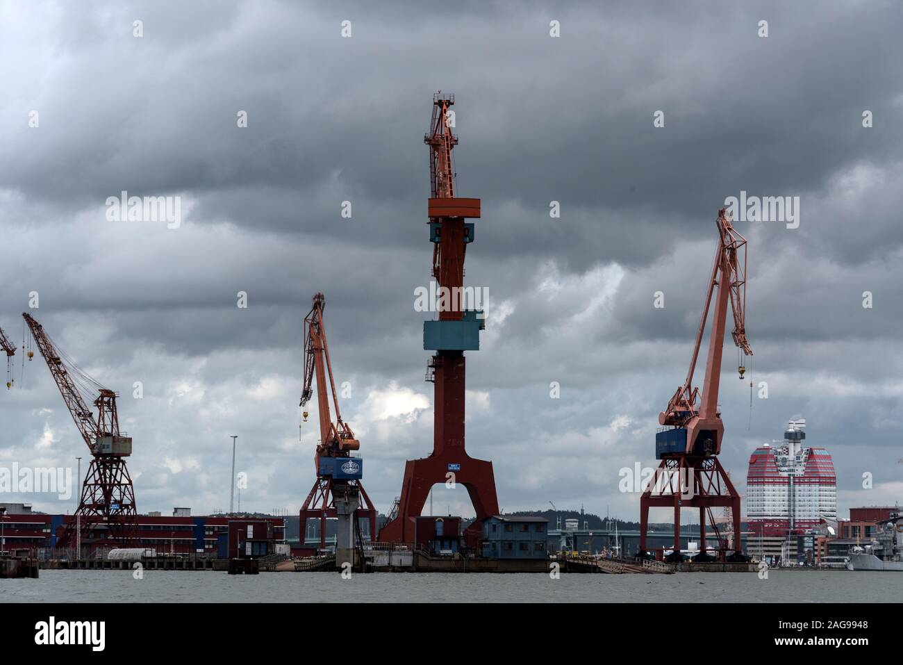 Krane auf dem Göteborger Hafen am Fluss Gota alv an der Westküste von Schweden. Der Hafen ist der größte in den nordischen Ländern (Norwegen Stockfoto