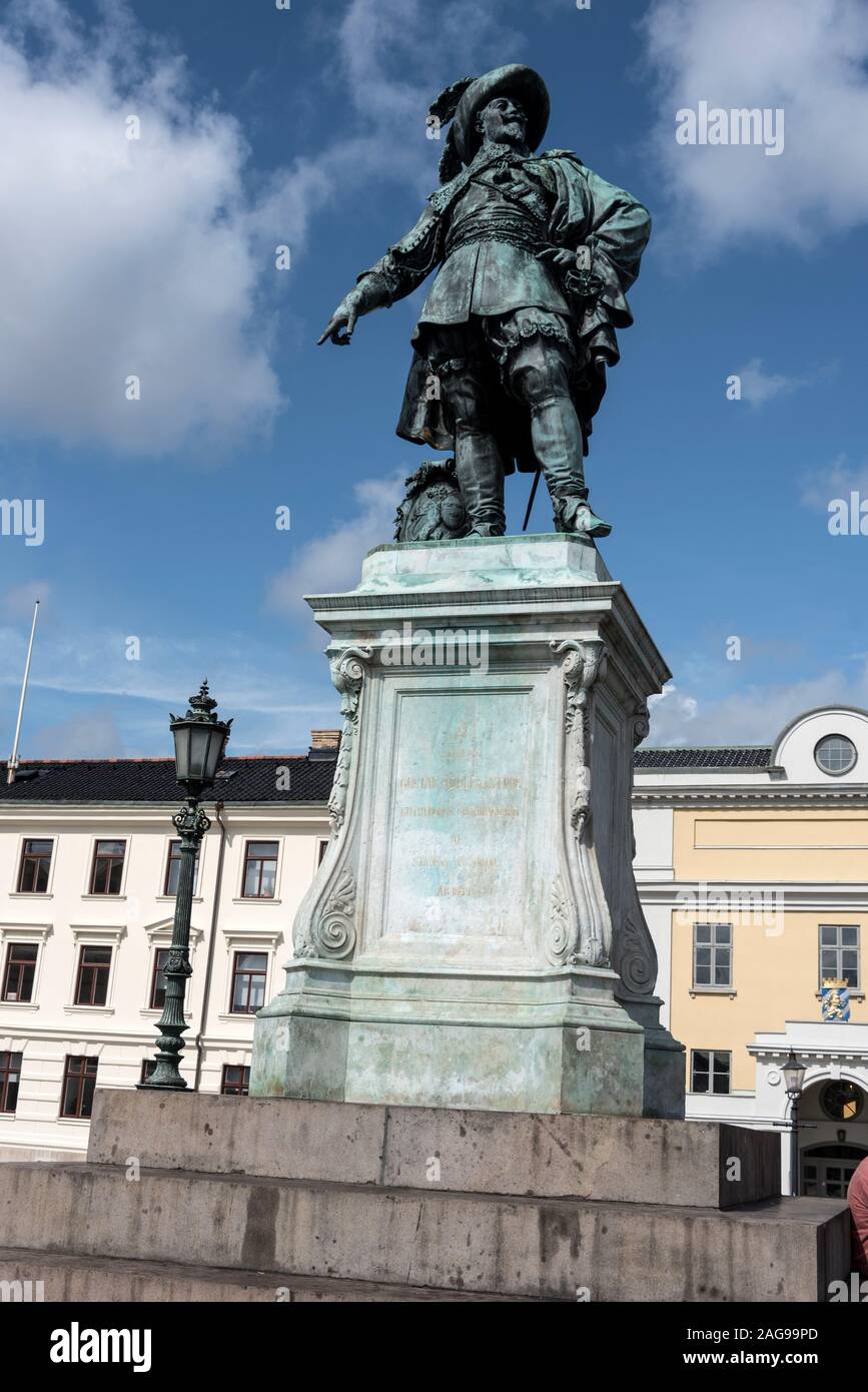 Die Statue von König Gustav Adolf in Gustav Adolfs Platz (Gustav Adolfs Torg) vor dem Rathaus in der Innenstadt von Göteborg in Schweden. Gust Stockfoto