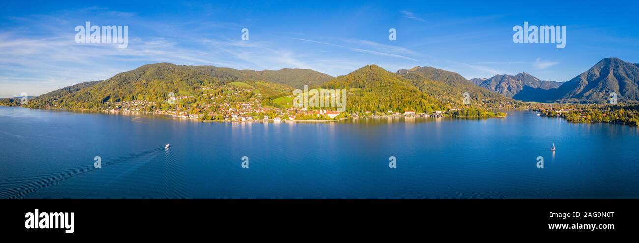 Tegernsee in Bayern. Deutschland. Antenne Panorama. Schöne und berühmte Stelle Stockfoto