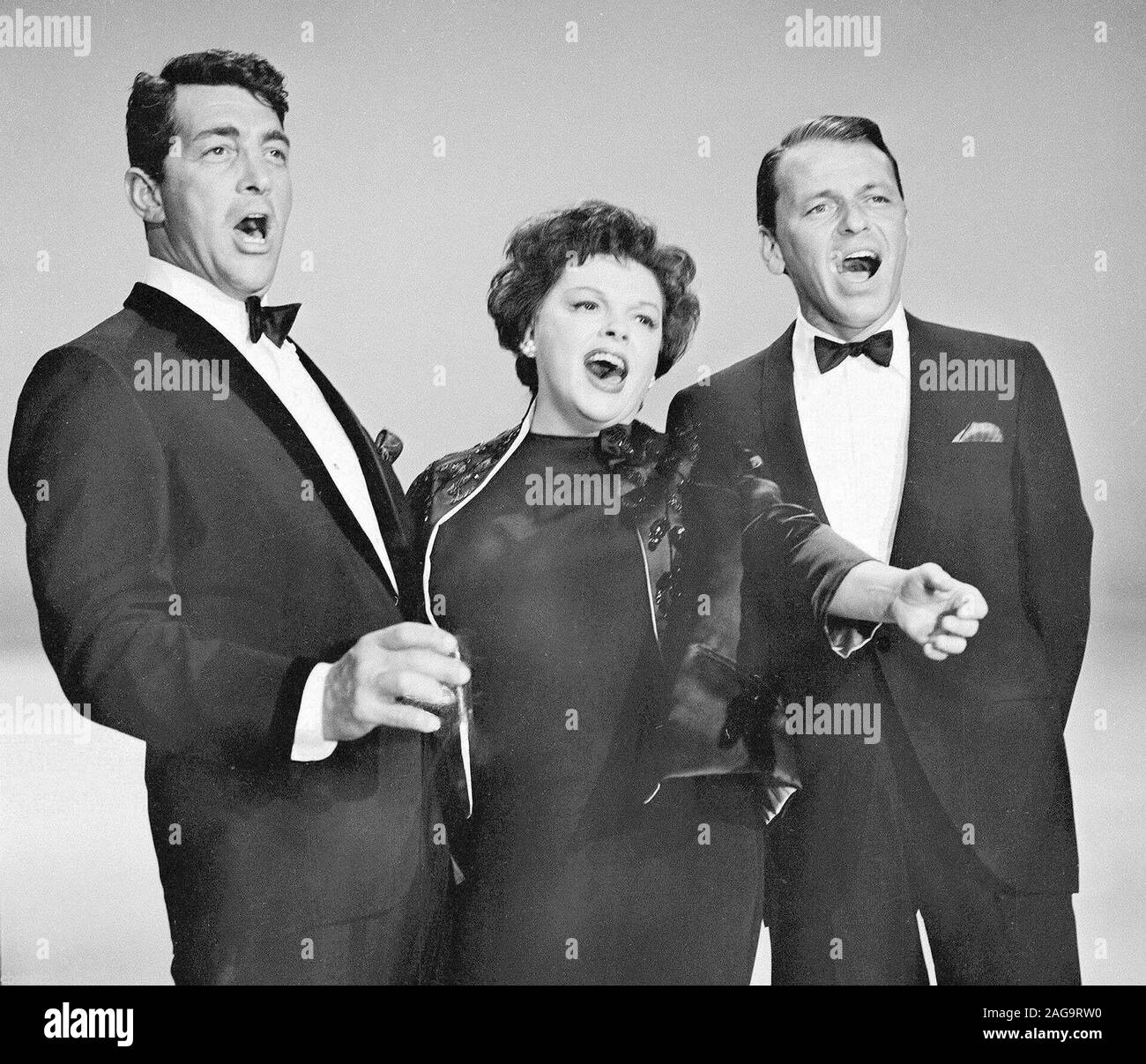 DEAN MARTIN, Frank Sinatra und Judy Garland in der Judy Garland Show (1963), unter der Regie von BILL HOBIN. Quelle: CBS Television Network/Album Stockfoto
