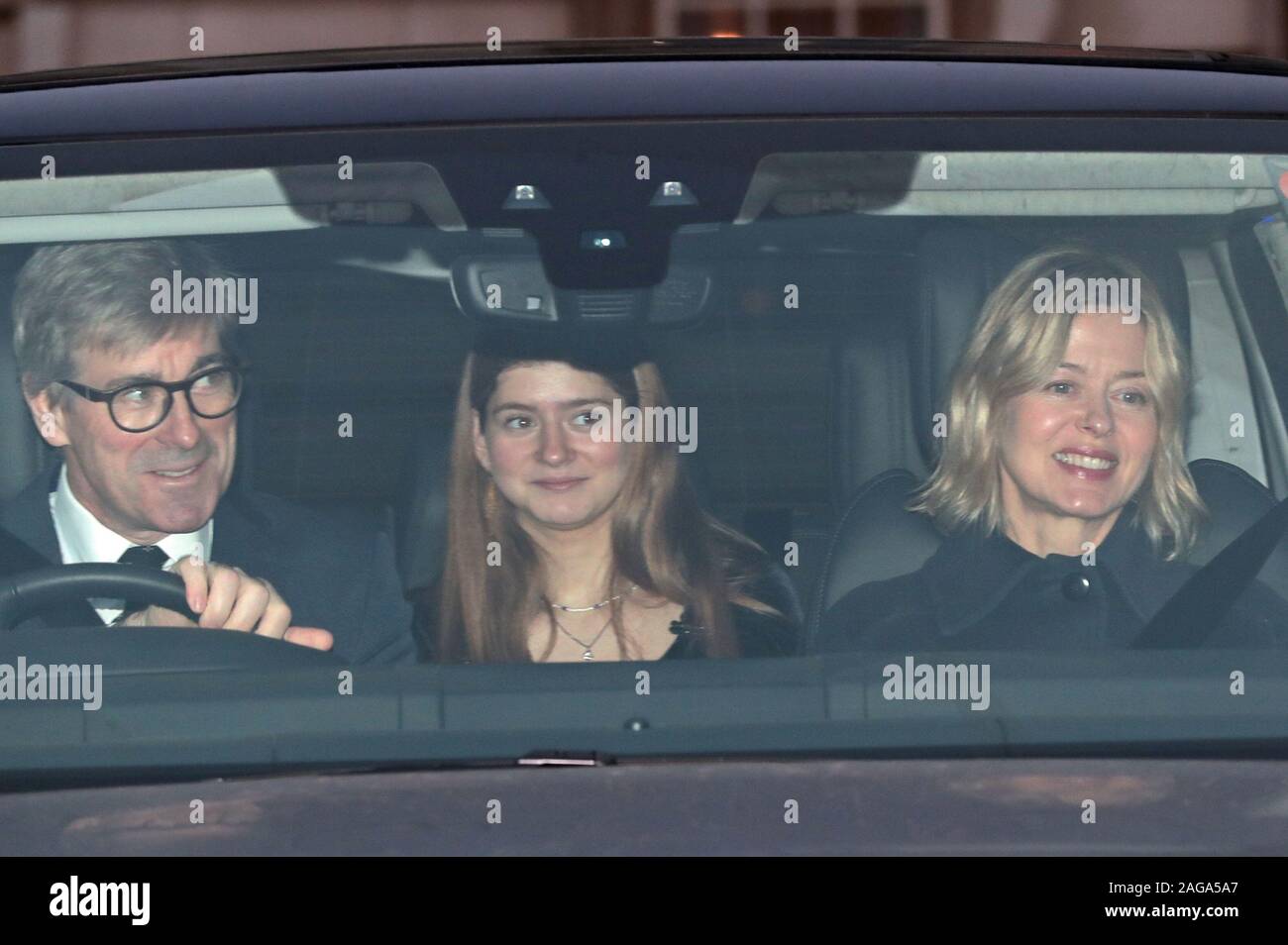 Lady Helen Taylor, ihr Ehemann Timothy und Tochter Estella Verlassen der Königin Weihnachtsessen am Buckingham Palace, London. Stockfoto