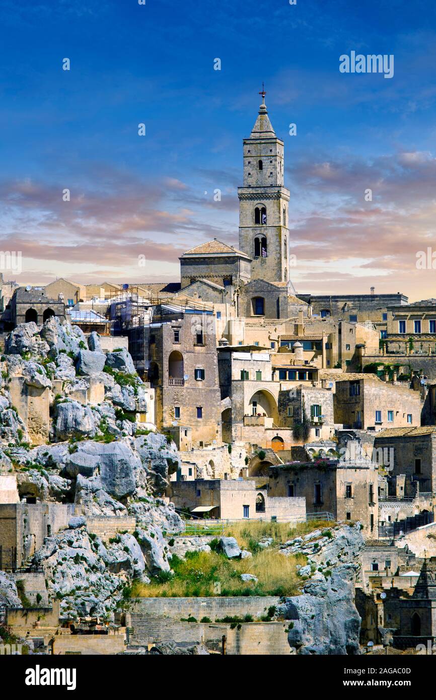 Blick auf die antiken Sassi von Matera Bereich Exterieur, Basilicata, Italien. Die Gegend von Matera ist seit der Altsteinzeit (10. Jahrtausend B belegt Stockfoto