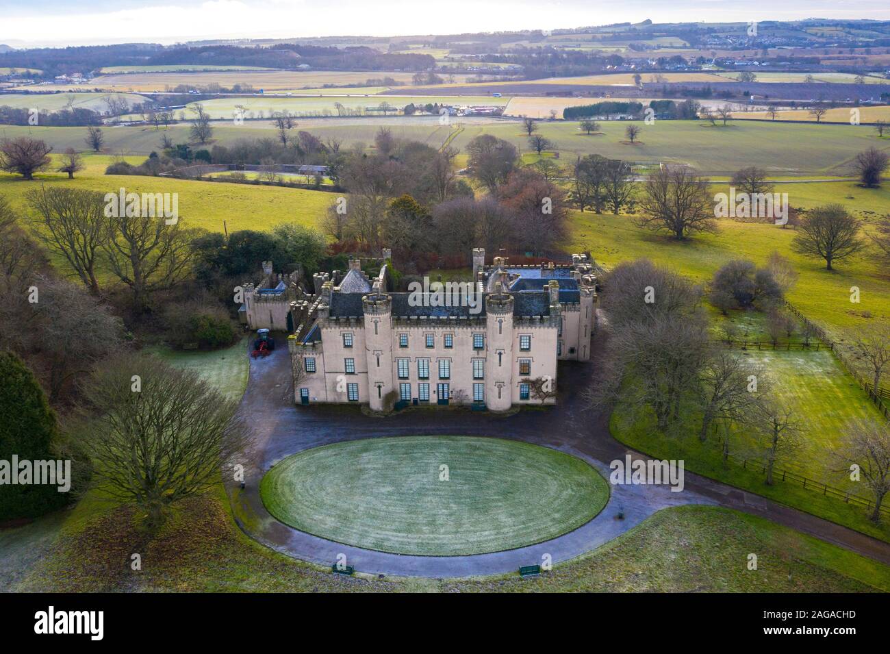 Luftaufnahme des Hauses der Binns, West Lothian, der Heimat der Dalyell Familie, vom National Trust für Schottland besessen. Schottland, Großbritannien. Stockfoto