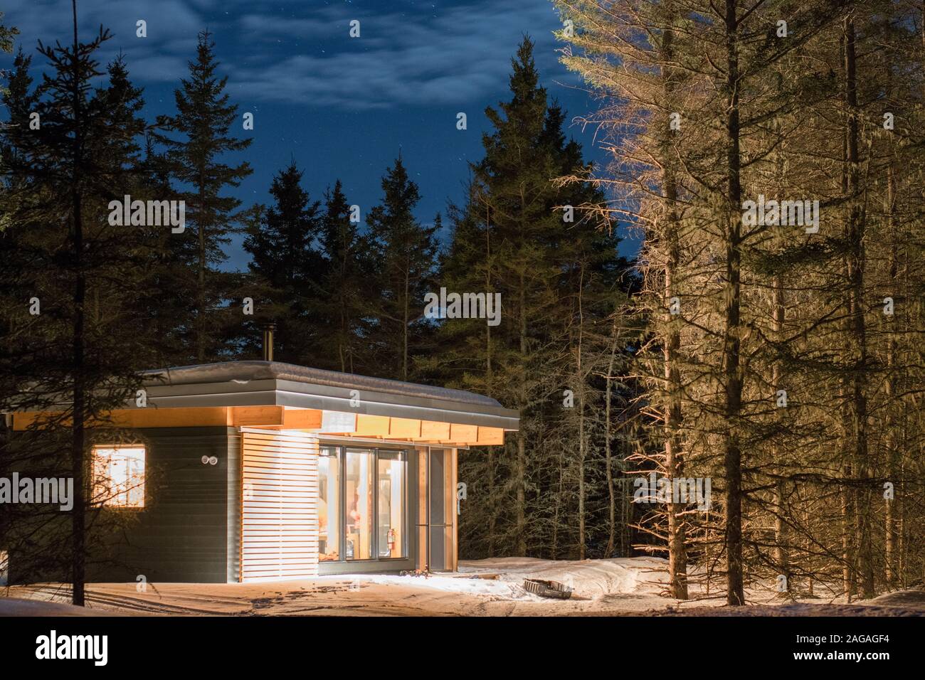 Chalet im Wald Stockfoto