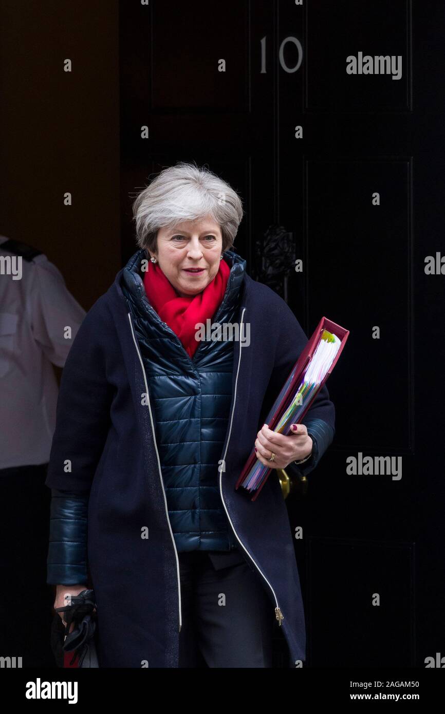 Theresa May, der britische Premierminister, 10 Downing Street die offizielle Residenz und dem Büro des britischen Premierministers, Prime zu gehen Stockfoto