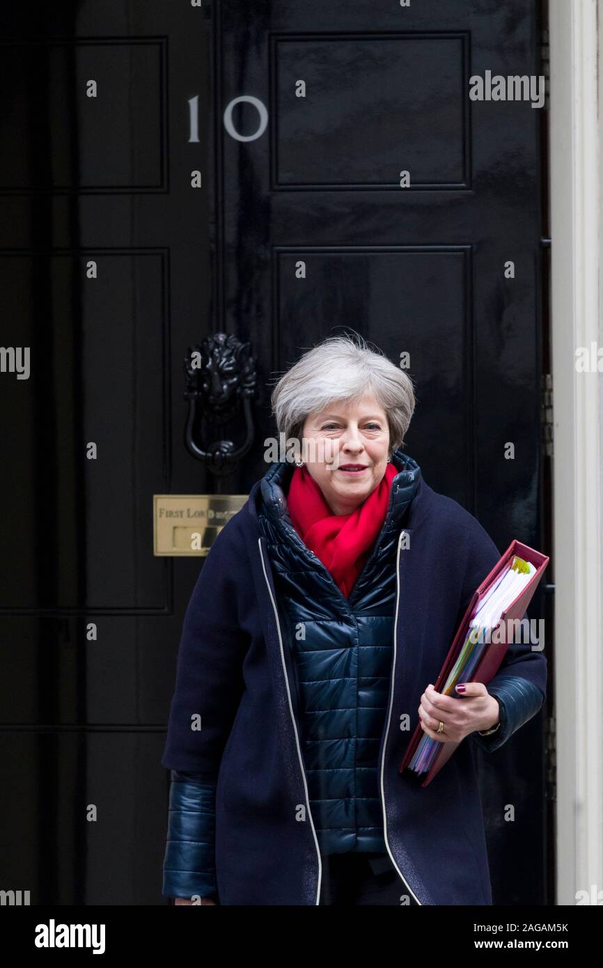 Theresa May, der britische Premierminister, 10 Downing Street die offizielle Residenz und dem Büro des britischen Premierministers, Prime zu gehen Stockfoto