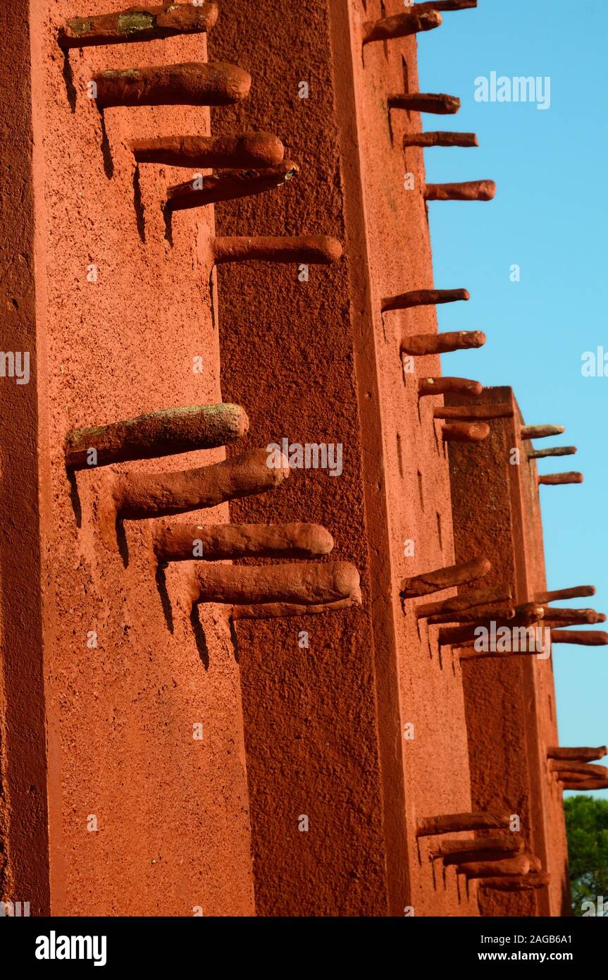 Adobe Architektur oder Mud-Brick Bau der Sudanesischen Moschee Frejus, Var Provence Frankreich Stockfoto