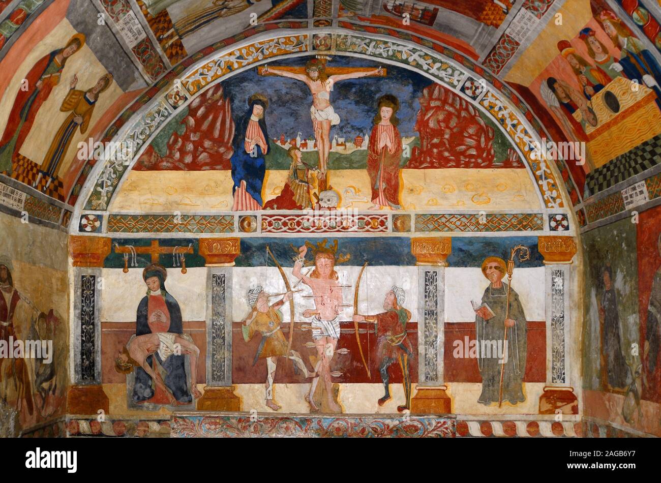 Innenraum der Kapelle des Heiligen Sebastian (1513) oder Chapelle Saint-Sébastien Roubion Alpes-Maritimes Frankreich Stockfoto
