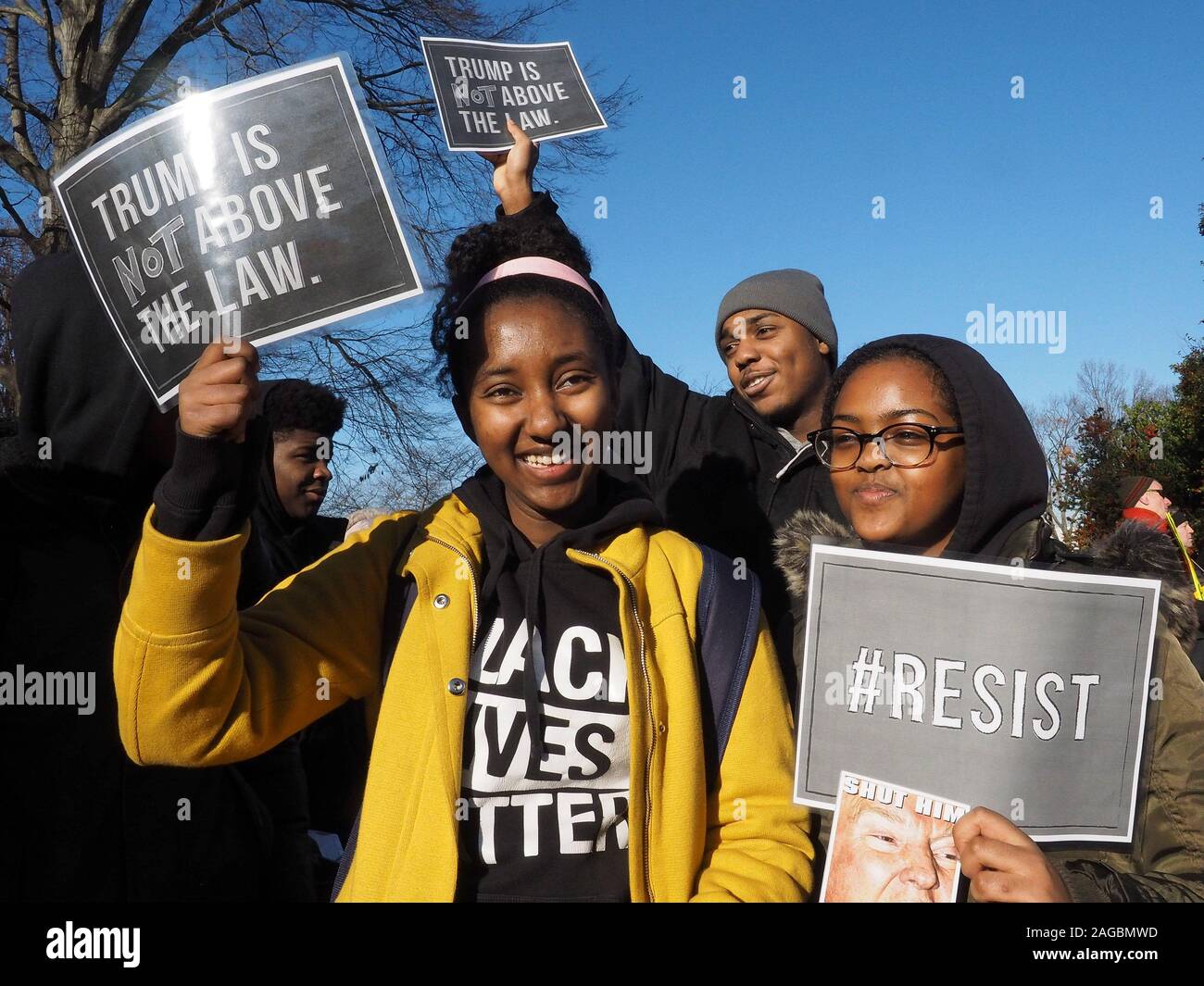 Washington, District of Columbia, USA. 18 Dez, 2019. Jugendliche aus DCÃs öffentlichen charter school, Washington Leadership Academy, an der Niemand steht über dem Gesetz Rallye als Teil ihrer classwork auf Demokratie in Aktion. Credit: Sue Dorfman/ZUMA Draht/Alamy leben Nachrichten Stockfoto