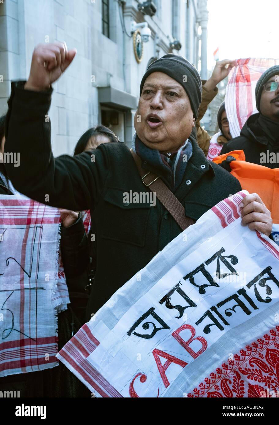 Zur Unterstützung der indischen Proteste gegen die Bürger ¾Nderung Bill (CAB) in Guwahati, Assam, Indien, der assamesisch Gemeinschaft in London außerhalb der Indischen hohe Kommission in London Dec 14 2019 protestiert. Stockfoto