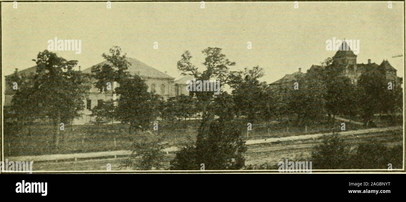 . Die Geographie von Texas, physischen und politischen. rnor O. M. Robertsand Dr. R.C.Burleson. Das Institut steht als Memo-rial zu General Sam Houston. Es ist gut withbuildings und Geräten ausgestattet, und hat der Empfänger der aidfrom das Peabody, und der Legislative Mittel. Es hat den Staat mit einer großen Anzahl von teachersand viel getan hat, die Sache der Bildung zu fördern. -?" •? •^?? ich.- •*^ •, |-----^--^ Abb. 82. 08:00 Uhr Houston normalen Institut, Hauptgebäude, Huntsville^? j^B Ich^*^ ta^^^ H?rl j. 11 fr r^J1Hb*? • • ^^^^^? m^^^^^^^^™ Abb. 83. Sam Houston normalen Institut, Peab Stockfoto