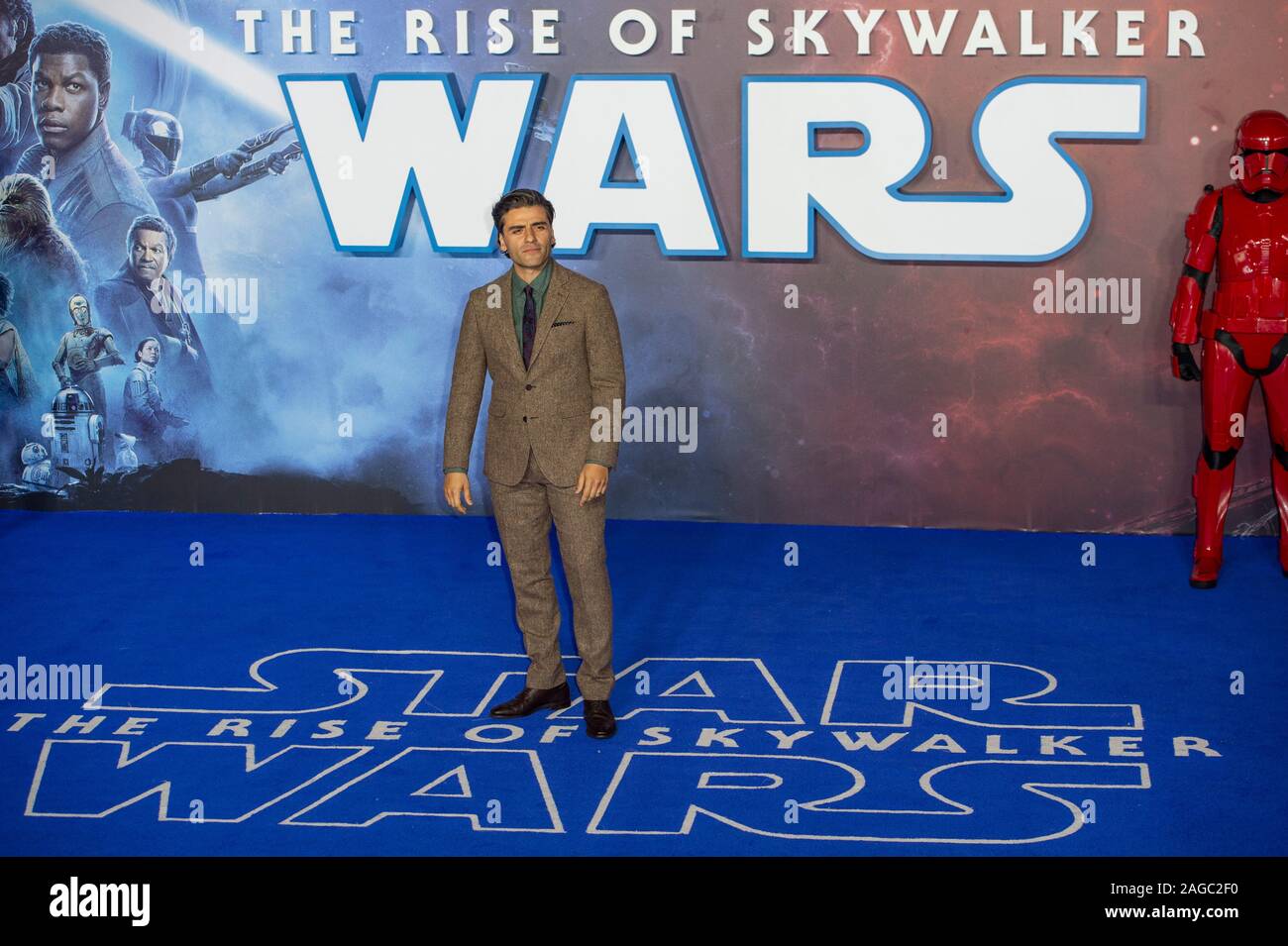 London, Großbritannien. 18 Dez, 2019. LONDON, ENGLAND - Dezember 18: Oscar Isaac besucht die Europäische Premiere von 'Star Wars: Der Aufstieg der Skywalker" im Cineworld Leicester Square am 18. Dezember 2019 in London, England. Credit: Gary Mitchell, GMP-Media/Alamy leben Nachrichten Stockfoto