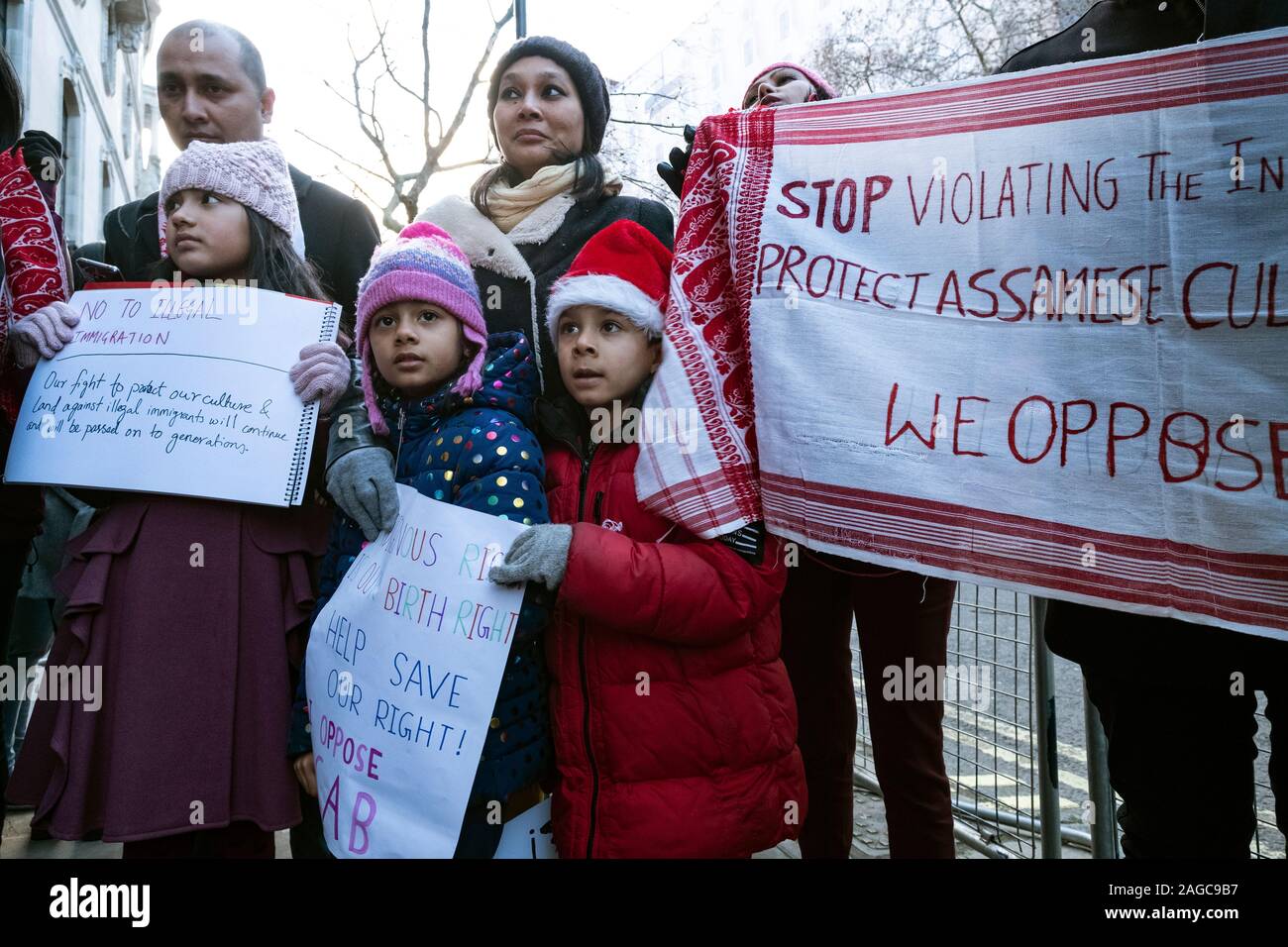 Zur Unterstützung der indischen Proteste gegen die Bürger ¾Nderung Bill (CAB) in Guwahati, Assam, Indien, der assamesisch Gemeinschaft in London außerhalb der Indischen hohe Kommission in London Dec 14 2019 protestiert. Stockfoto