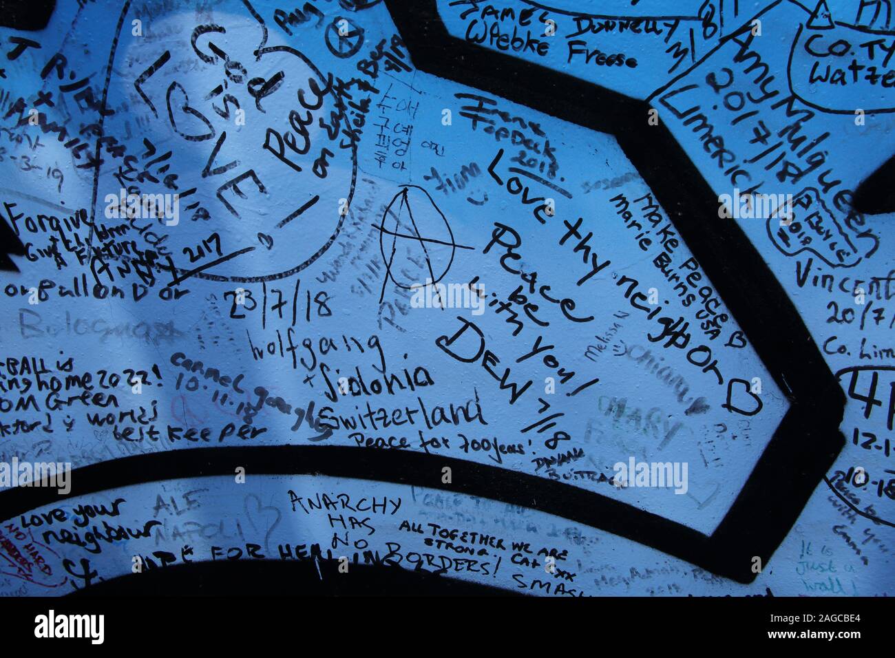 Close-up von schriftlichen Nachrichten & Graffiti auf Frieden Wand, oder Frieden Linie, entlang Cupar in Belfast, Nordirland. Stockfoto