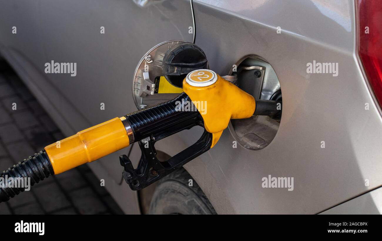 Die Kraftstoffpumpe ist im Tank Luke eingefügt. Self Service benzin