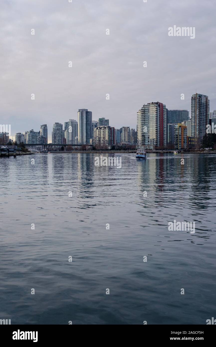 Anzeigen von Yaletown Kondominium entlang der False Creek in Vancouver, British Columbia. Stockfoto