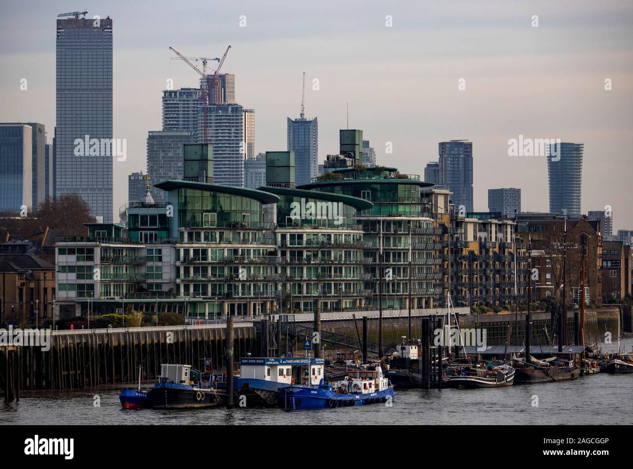 Bürogebäudekomplex Canary Wharf auf der Isle of Dogs im Londoner Stadtteil Tower Hamlets, Docklands, der ehemalige Hafen von London, Vereinigtes Königreich, Stockfoto