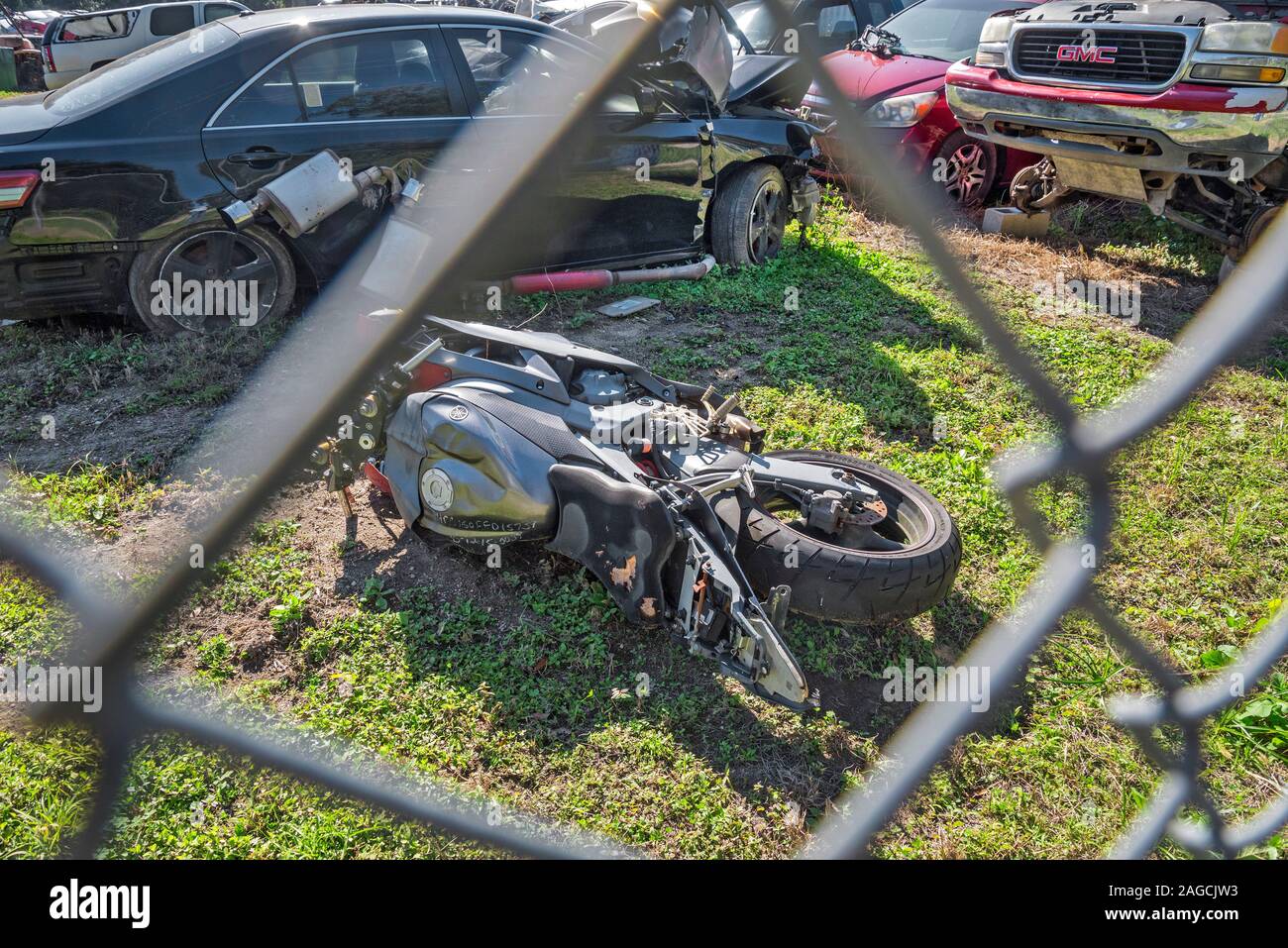 Motorrad schrottplatz -Fotos und -Bildmaterial in hoher Auflösung – Alamy