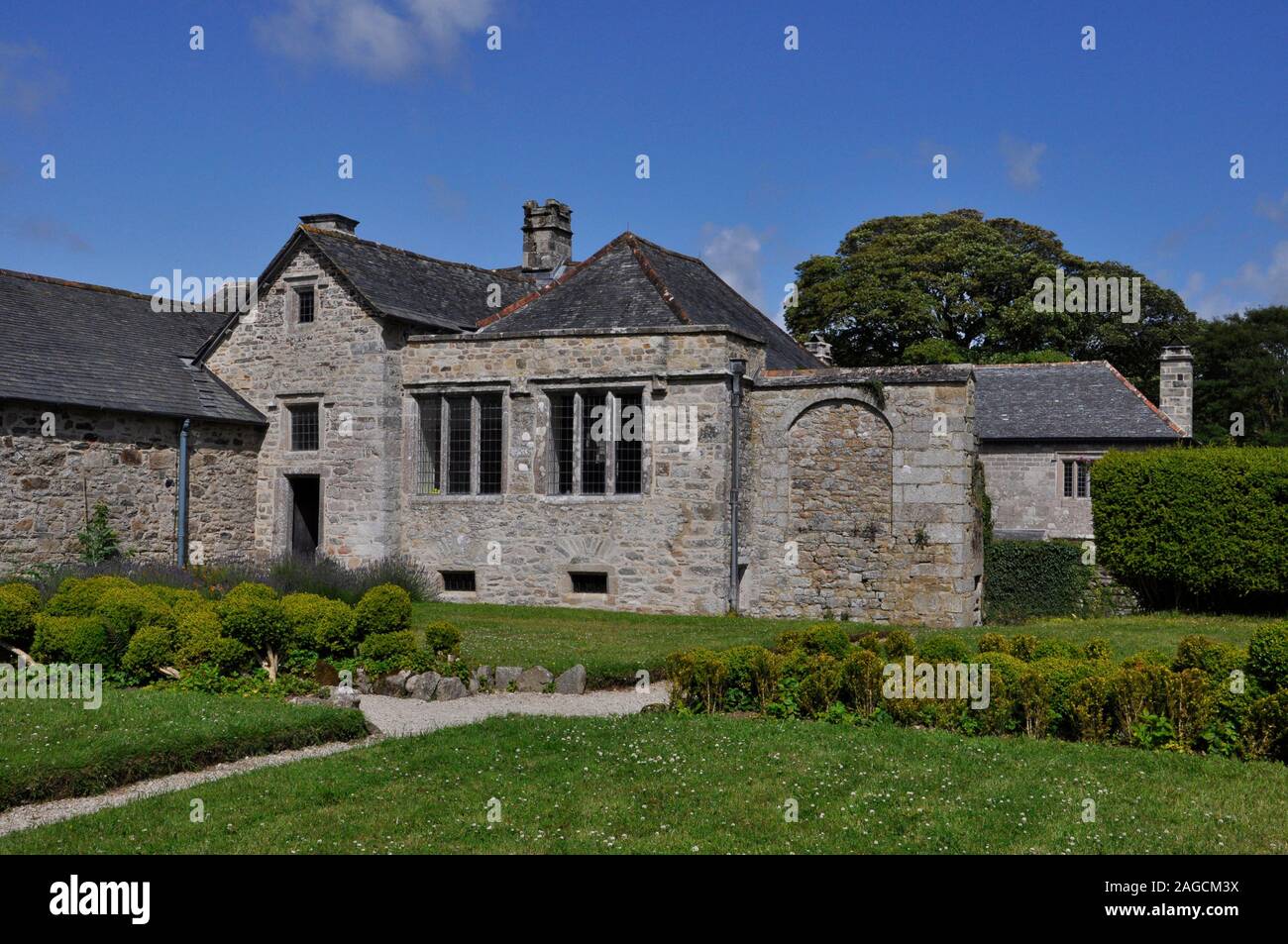 Die Rückseite der Godolphin House in der Nähe von Helston in Cornwall aus dem Garten. Stockfoto