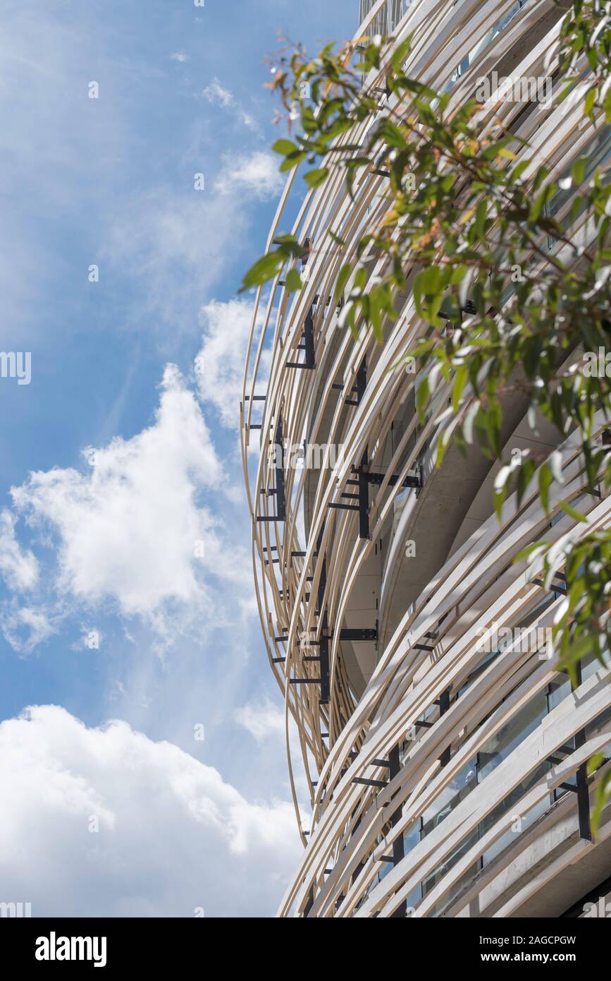 Der neue Gebäude in Darling Square, Sydney, Australien, entworfen vom japanischen Tempel-anlage Firma Kengo Kuma ist in 20 km von accoya Holz verpackt Stockfoto