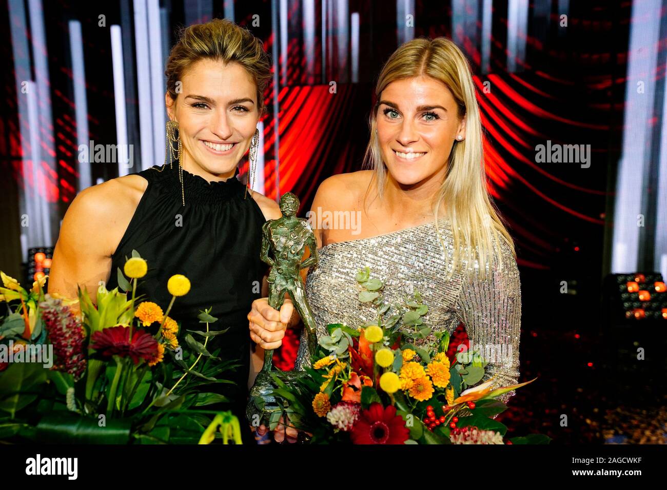 AMSTERDAM, 18-12-2019, AFAS LEBEN, NOC NSF Niederländische Sport Awards. Handball Frauen sind die Sieger der beste Mannschaft des Jahres. Estavana Polman und Angela Malestein Stockfoto