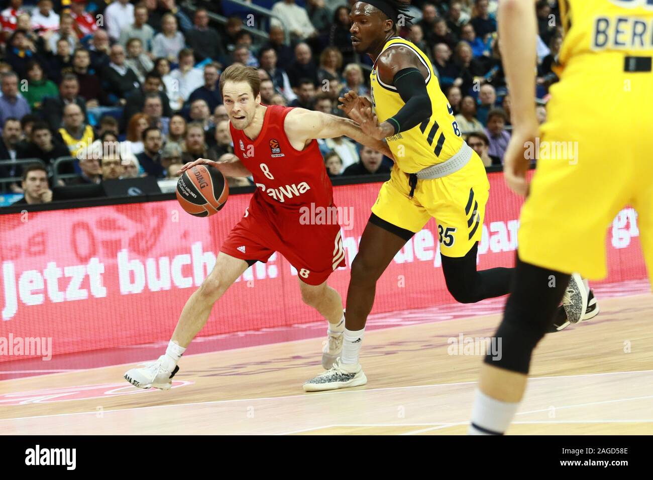 Berlino, Italien. 18 Dez, 2019. #8 Petteri koponen während Alba Berlin vs Bayern München, Basketball Euroleague Meisterschaft in Berlino, Italien, 18. Dezember 2019 Quelle: Unabhängige Fotoagentur/Alamy leben Nachrichten Stockfoto