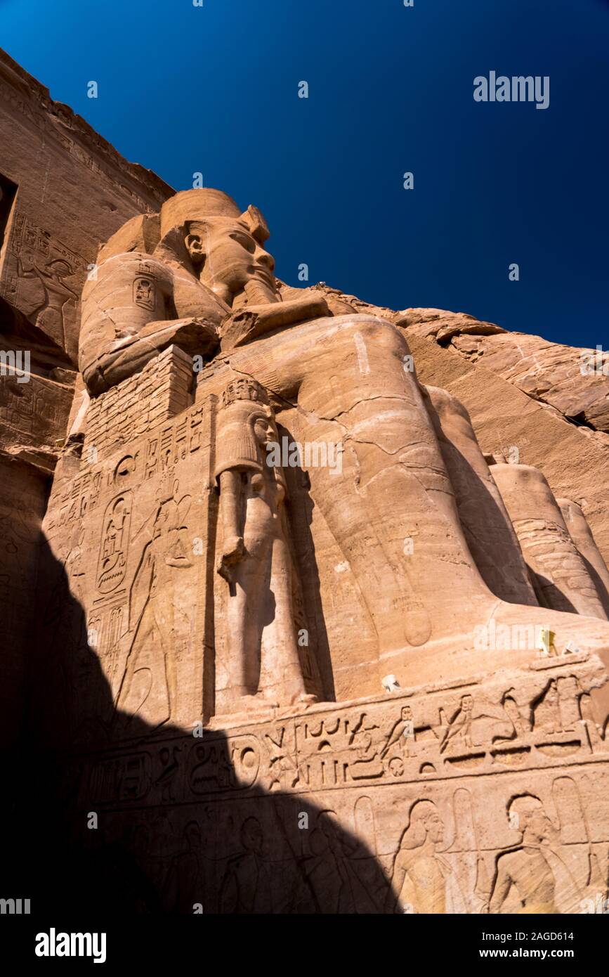 NOVEMBER 14, 2019 - Abu Simbel, ÄGYPTEN - Abu Simbel, Standort der beiden Tempel von den Ägyptischen König Ramses II. gebaut (regierte 1279 - 13 v. Chr.), jetzt in Aswān muḥāfaẓah (gouvernorat) entfernt, im südlichen Ägypten Stockfoto