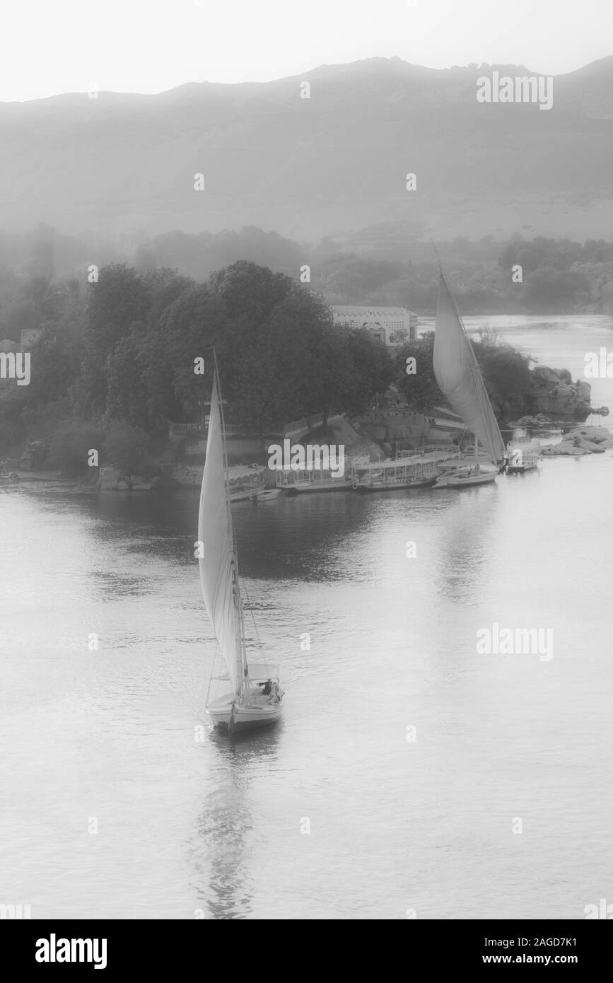 NOVEMBER 14, 2019 - Assuan ÄGYPTEN - Segeln auf dem Nil an Catarct, Assuan, Ägypten Stockfoto