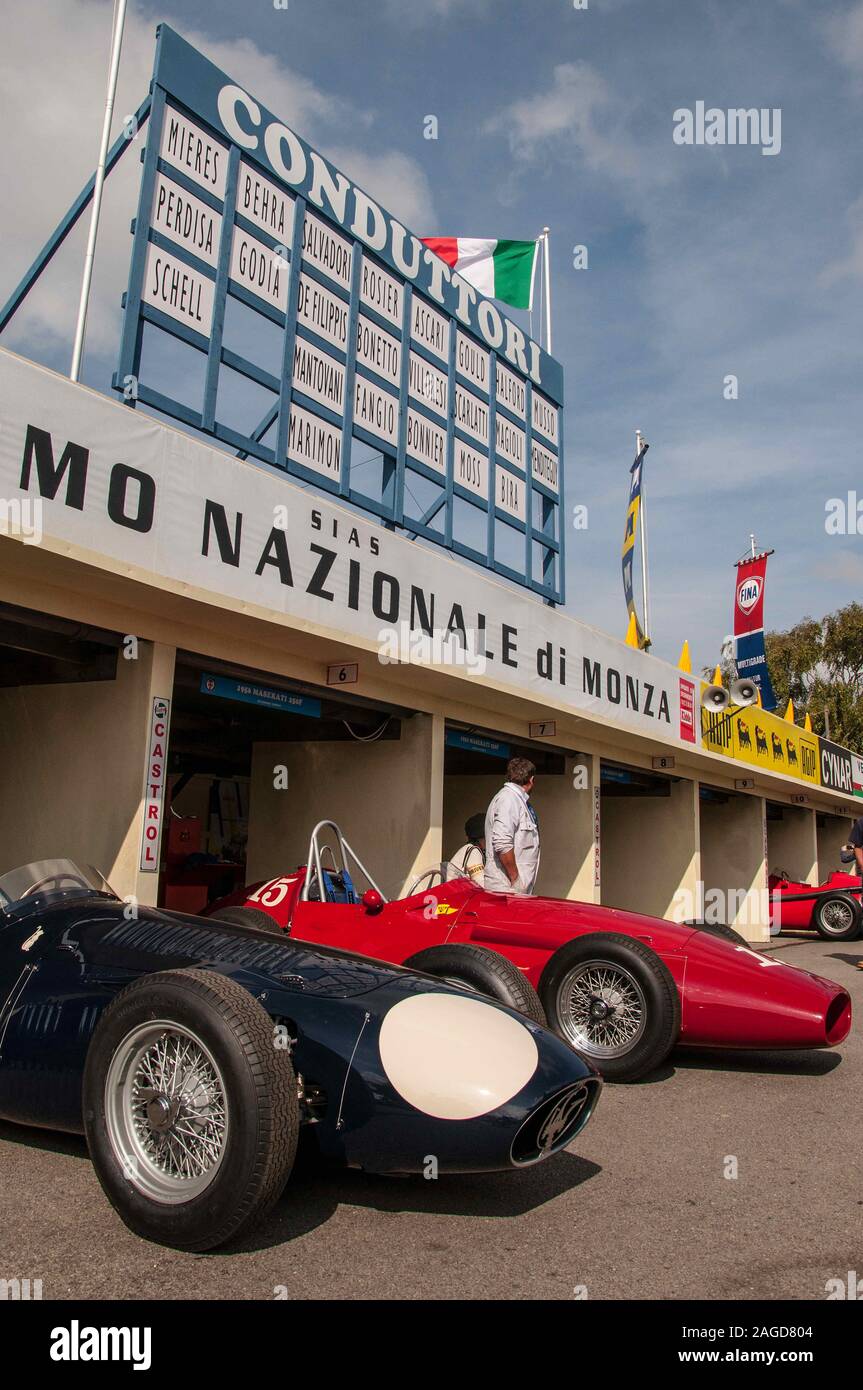 Neugestaltung der Grand Prix Pits Garagen der Rennstrecke von Monza beim Goodwood Revival Vintage Event in West Sussex, Großbritannien. Autodromo Nazionale di Monza Stockfoto