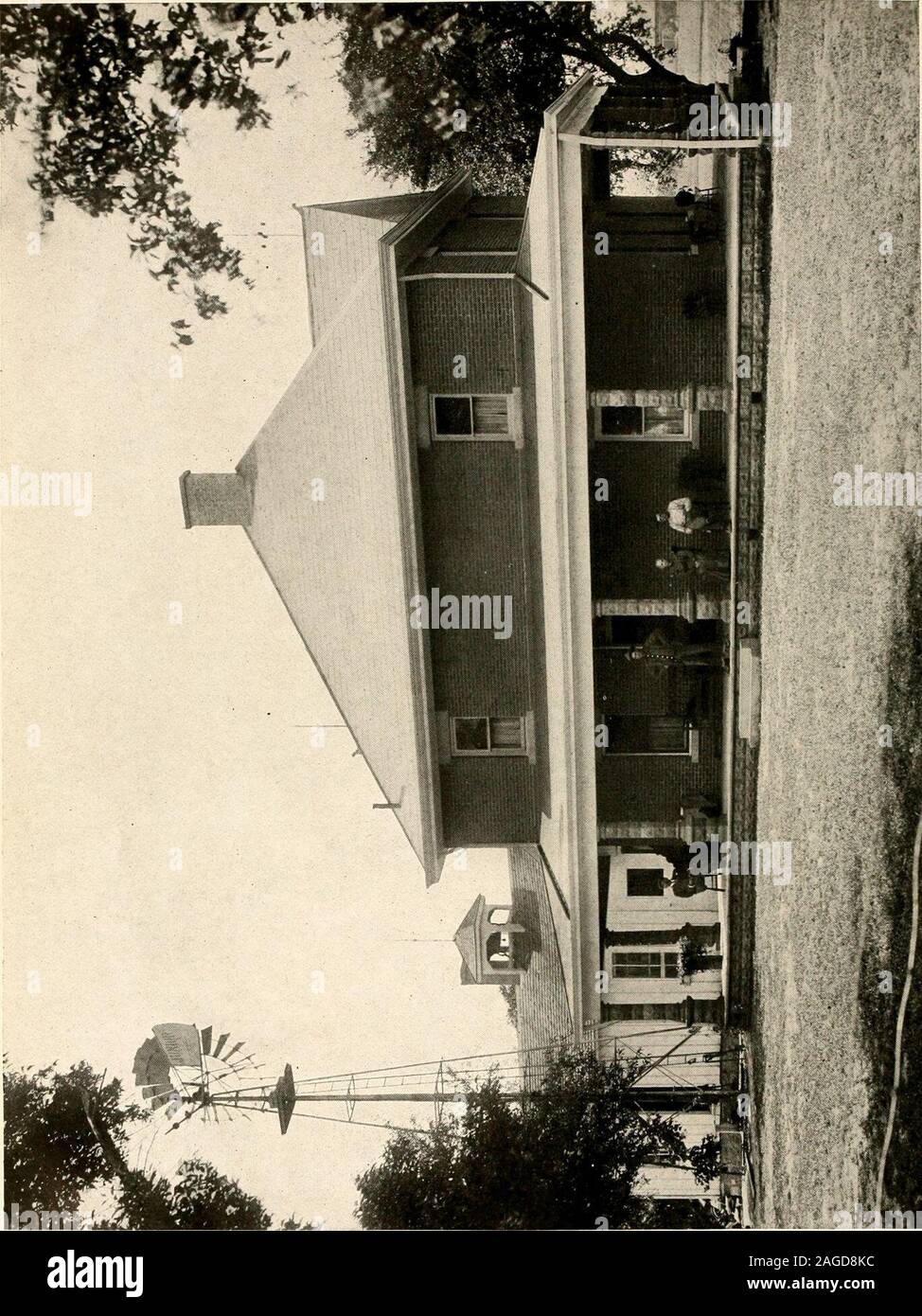 . Geschichte des Cass County Indiana: Von der frühesten Besiedlung bis in die heutige Zeit: Mit biographischen Skizzen und Referenz zu den Biografien vorher zusammengestellt. eyond die Art und Weise, in der sie seine Gemeinde betreffen. Heis Betriebsleiter des Logansport und Western Turnpike, eine positionwhich er für einige Jahre gehalten hat, und in w^hich hat er wthfidelity serviert. Er und seine Frau sind Mitglieder der deutsch-lutherischen Kirche, und beide sind öffentlich-temperamentvoll und zutiefst interessiert an alle, dass promisesto von Nutzen für die Gemeinschaft, in der Sie sind solche importantfactors werden. Neben seiner Landwirtschaft operatio Stockfoto