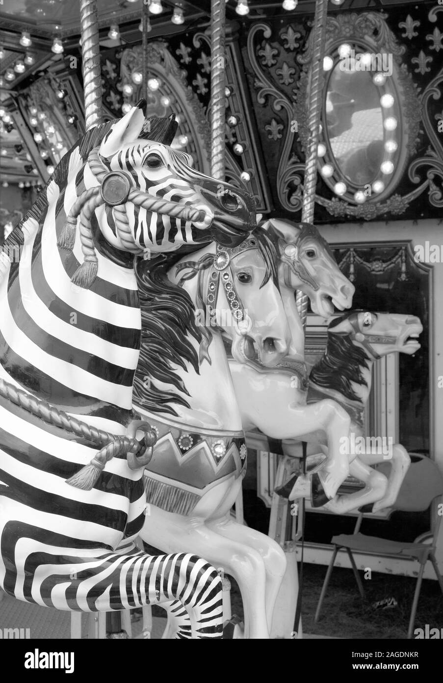 Karussell-Zebras und Pferde auf einem Karussell auf der Messe, 2015 Stockfoto