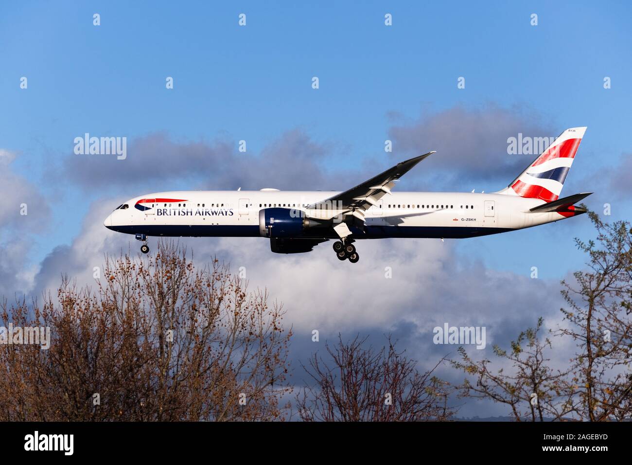 Dez 14, 2019 San Jose/CA/USA - British Airways Flugzeug Norman Y. Mineta San Jose International Airport und die Vorbereitung für die Landung afte Stockfoto