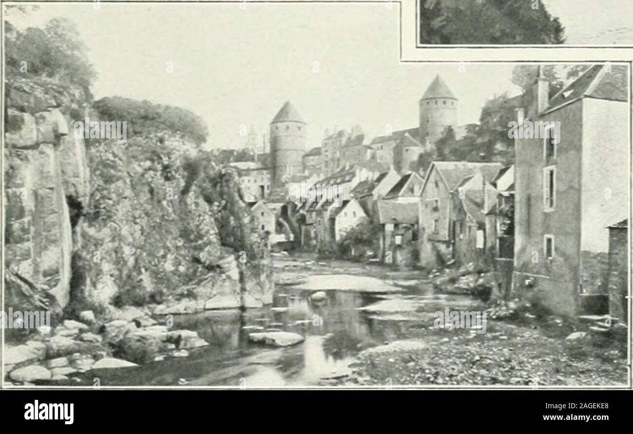 . Album géographique: La France.ne.Klle est déjà Riche en arrose Auxerrcqui eauquand Elle se dresse sur un grandcoteau de sa Rive Gauche. Aussi a-t Pu lonappelle creuserun vaste Bassin que la Gare deau de laville dAuxerre. gare passenombre oùscniiiiagasine et les Bons produits &Lt;ic La ïîourgogne, notam- SCS vins. j 71. Les eauix: Le Canal de Bolrgogne a M v - Rigny-le-Cahouet (Côte-d'Or). - Grâce à celte ri-Käse en Eaux de la Bourgogne, auf einem Pu construirele magnifique Canal de Bouriiogne qui franchit lespentes du Plateau enlro La Roche-sur-Yonne et Saint-Jean-dc-Losne, par les vallées de Stockfoto