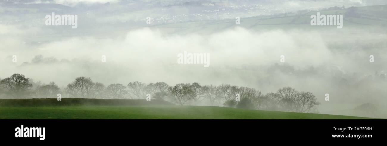 Nebeliger morgen in Ax Valley, East Devon von musbury Hill gesehen Stockfoto