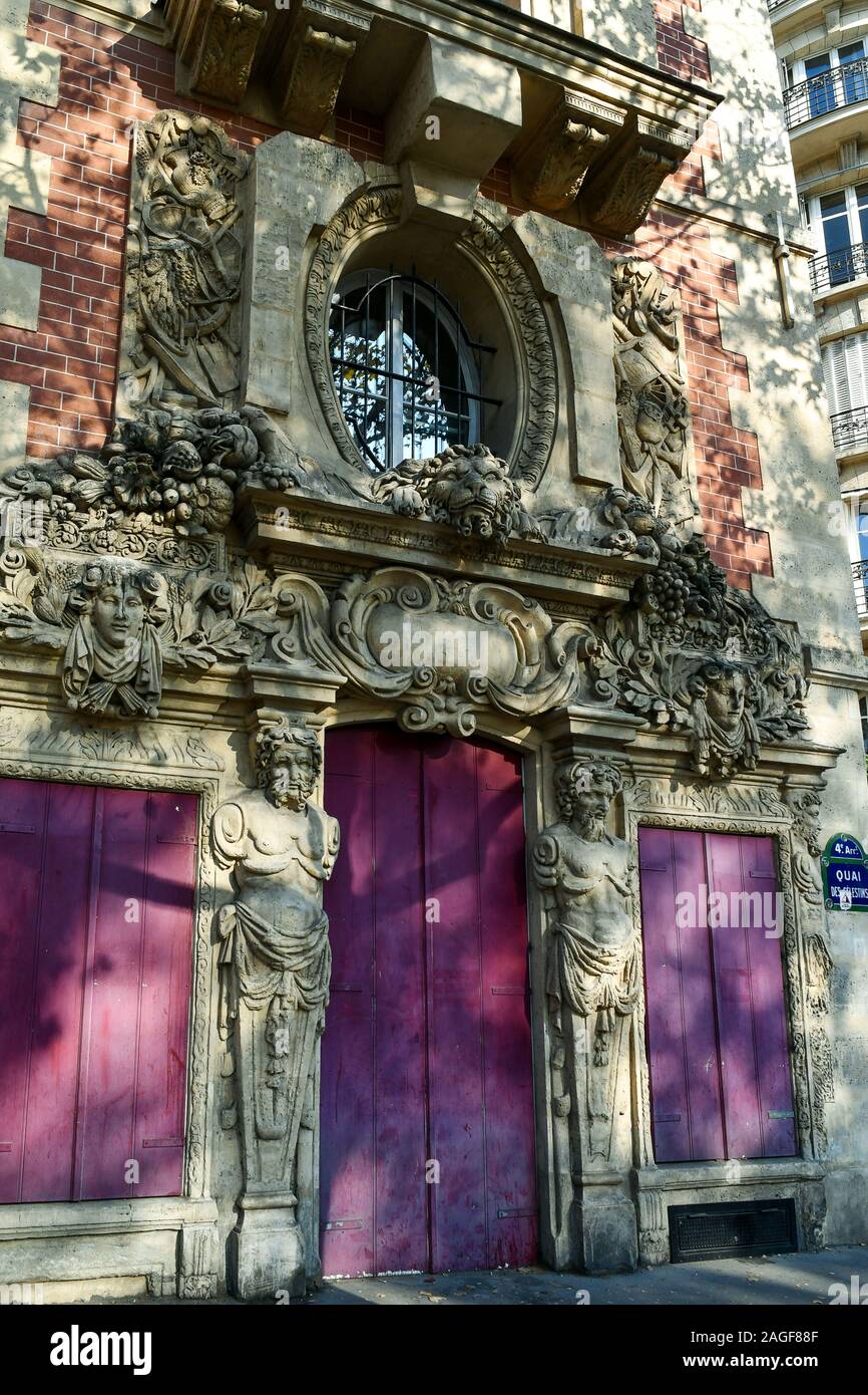 Fassade des Hotel Fieubet, alte Hotel Particulier jetzt Sitz der École Massillon, Quai des Celestins im Stadtteil Marais, Paris, Frankreich Stockfoto