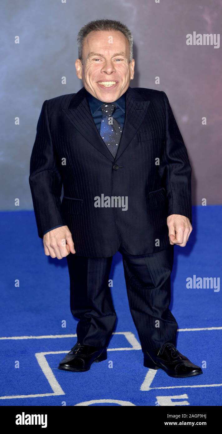 Foto muss Gutgeschrieben © Alpha Presse 079965 18/12/2019 Warwick Davis an der Star Wars werden den Aufstieg von Skywalker Europäischen Film Premiere auf der Vue Leicester Square in London statt. Stockfoto