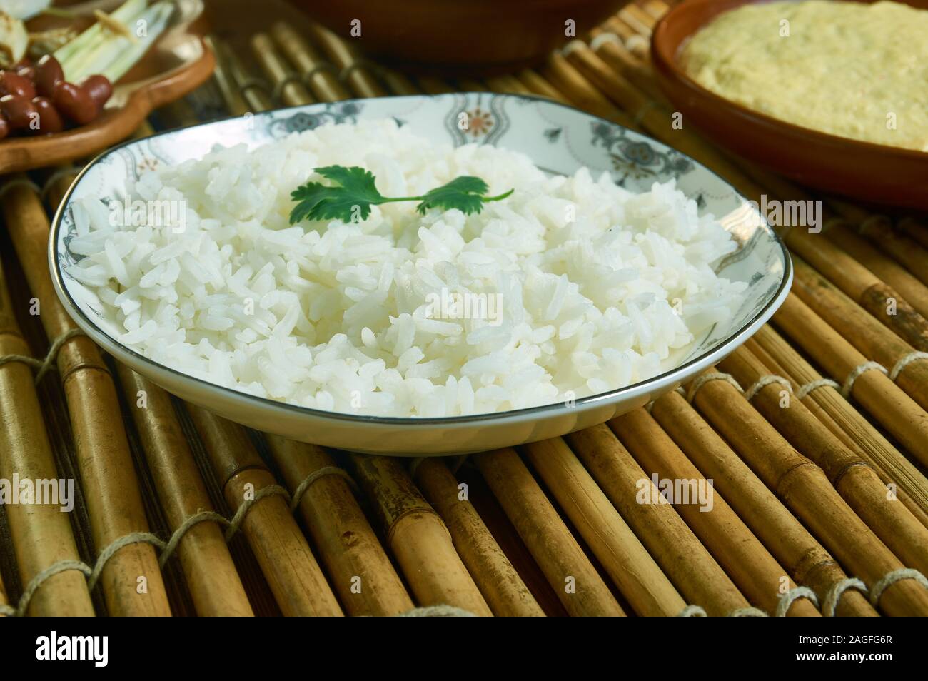 Reis, ghanaische Küche, Traditionelle verschiedene afrikanische Gerichte, Ansicht von oben. Stockfoto