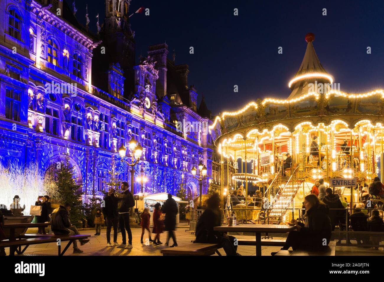 Paris Weihnachten - eingerichtete Hotel de Ville während der Weihnachtszeit in Paris, Frankreich, Europa. Stockfoto