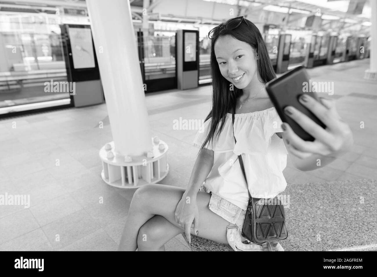 Junge schöne touristische Frau Erkundung der Stadt Bangkok. Stockfoto