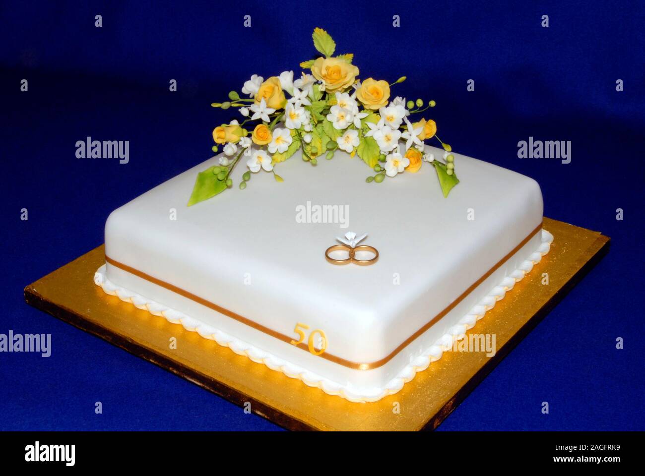 Single Tier quadratischen Feier Kuchen bav Goldene Hochzeit - 50 Jahre Ehe Stockfoto