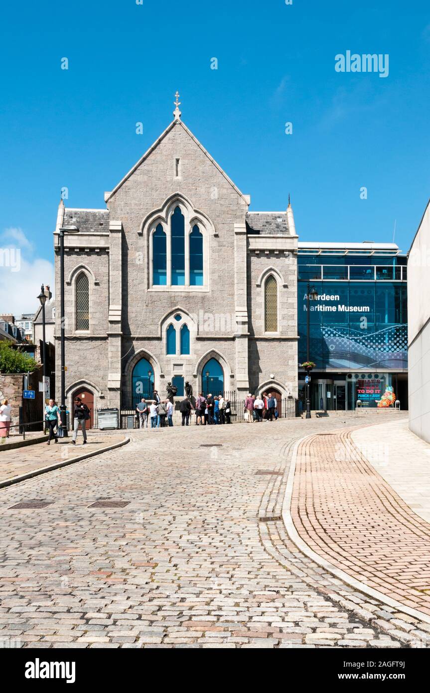 Aberdeen Maritime Museum ist teilweise in einem leerstehenden Kirche untergebracht. Stockfoto
