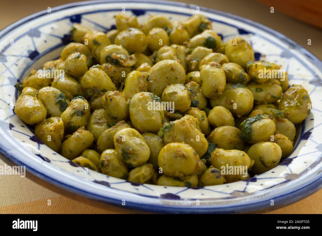 Traditionelle marokkanische Gericht mit Bohne Salat und Kräutern Nahaufnahme Stockfoto