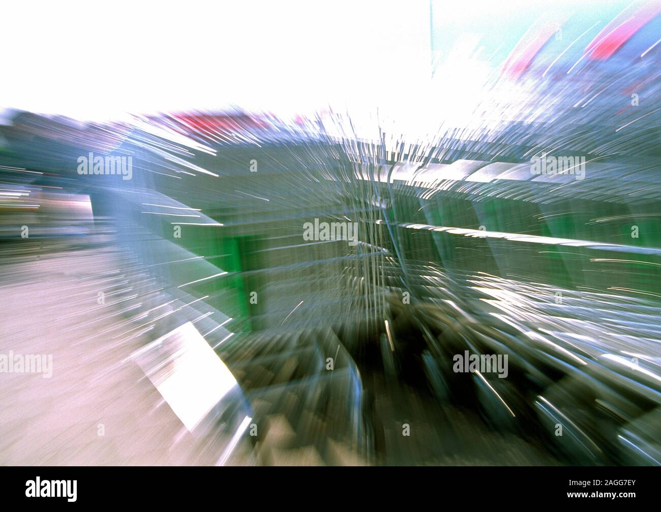 Immer noch leben. Zoom Geschwindigkeit Effekt Bild der Supermarkt Einkaufswagen. Stockfoto